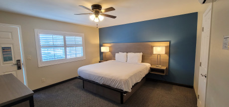 Beachwalker Inn & Suites - Deluxe Room, 1 King Bed, Accessible