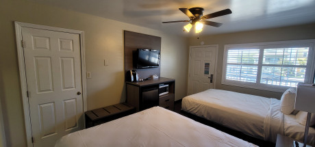 Beachwalker Inn & Suites - Deluxe Double Room, 2 Queen Beds