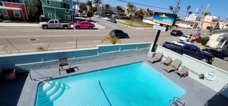 Beachwalker Inn & Suites - Swimming Pool