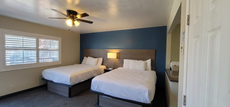 Beachwalker Inn & Suites - Deluxe Double Room, 2 Queen Beds with Kitchen