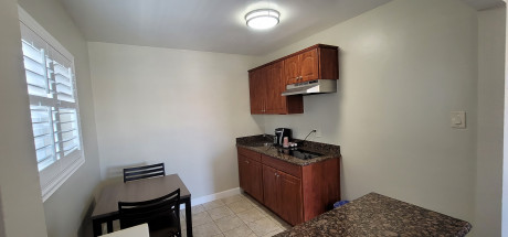 Beachwalker Inn & Suites - Kitchen