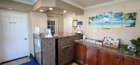 Beachwalker Inn & Suites - Reception Area