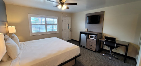 Beachwalker Inn & Suites - Deluxe King Room